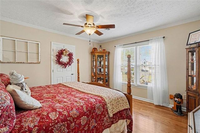 1052 SW Queensbury Run, Acworth, GA 30102