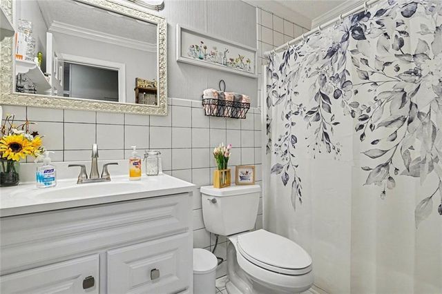 1052 SW Queensbury Run, Acworth, GA 30102