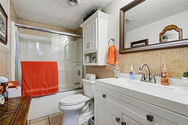 1052 SW Queensbury Run, Acworth, GA 30102