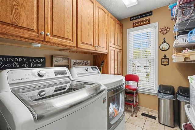 1052 SW Queensbury Run, Acworth, GA 30102