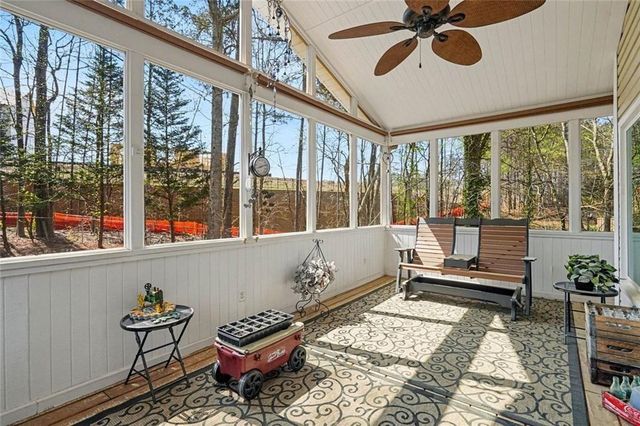 1052 SW Queensbury Run, Acworth, GA 30102