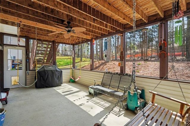 1052 SW Queensbury Run, Acworth, GA 30102