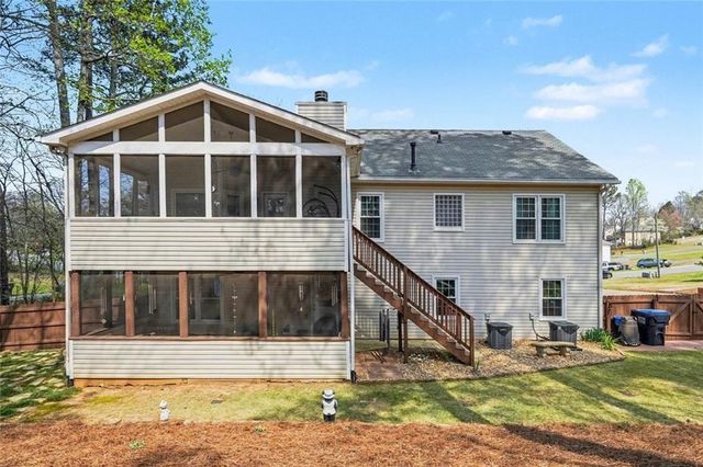 1052 SW Queensbury Run, Acworth, GA 30102