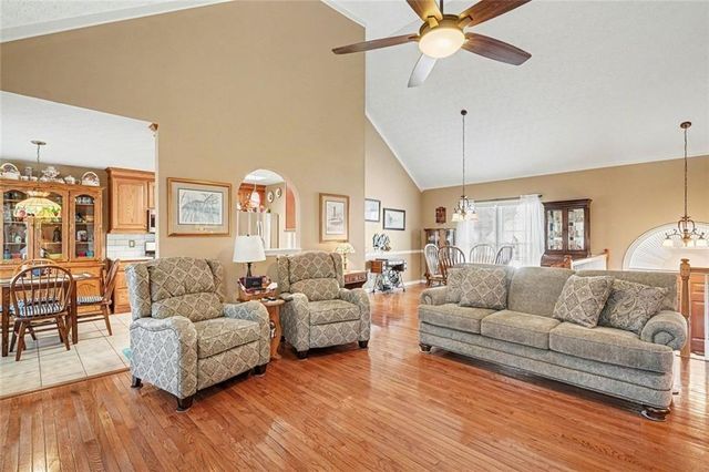 1052 SW Queensbury Run, Acworth, GA 30102