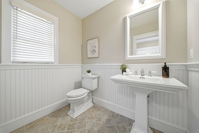 35 Marshall Rd, Wellesley, MA 02482