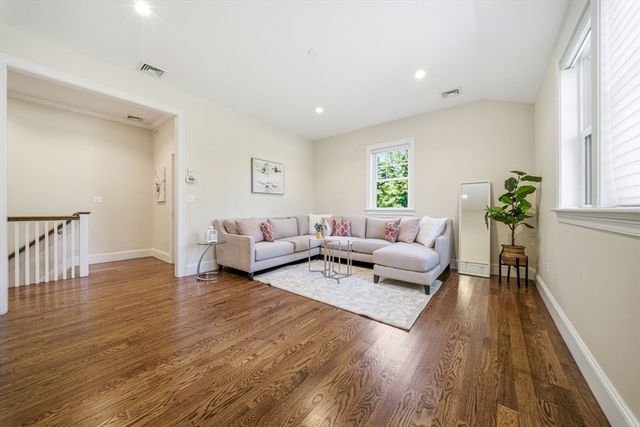 35 Marshall Rd, Wellesley, MA 02482