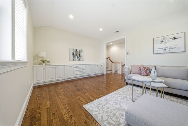35 Marshall Rd, Wellesley, MA 02482
