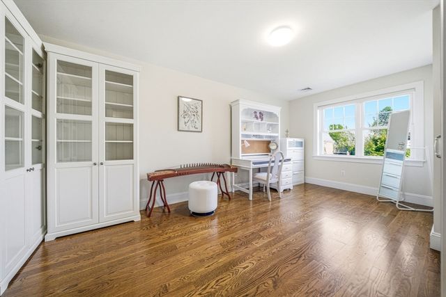 35 Marshall Rd, Wellesley, MA 02482