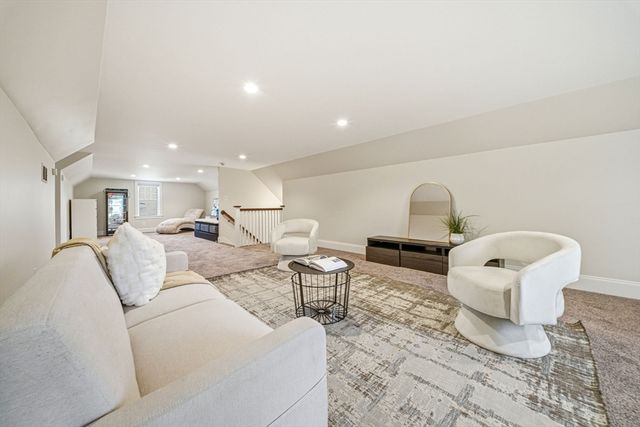 35 Marshall Rd, Wellesley, MA 02482