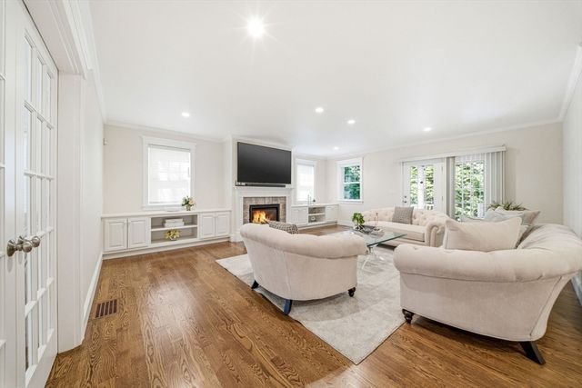 35 Marshall Rd, Wellesley, MA 02482