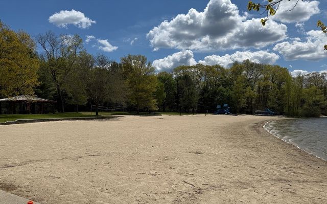 35 Marshall Rd, Wellesley, MA 02482