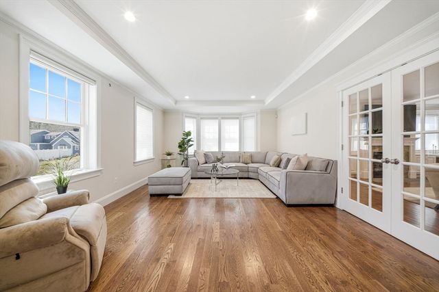 35 Marshall Rd, Wellesley, MA 02482
