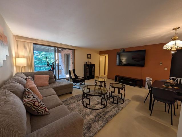 3916 N Oakland AVENUE #224, Shorewood, WI 53211