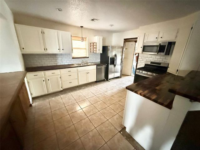 601 Sky Circle, Altus, OK 73521