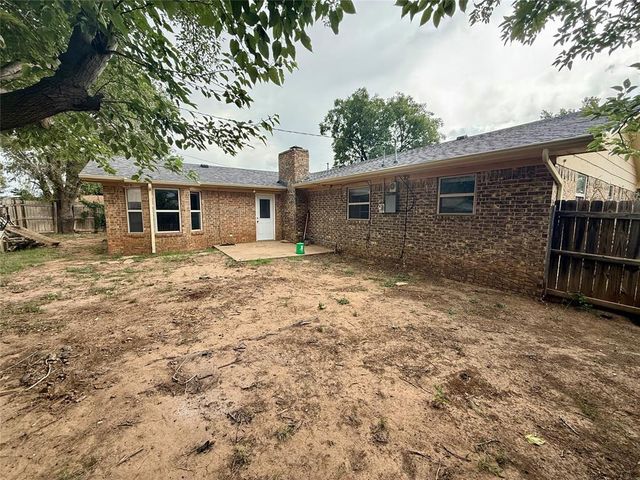 601 Sky Circle, Altus, OK 73521