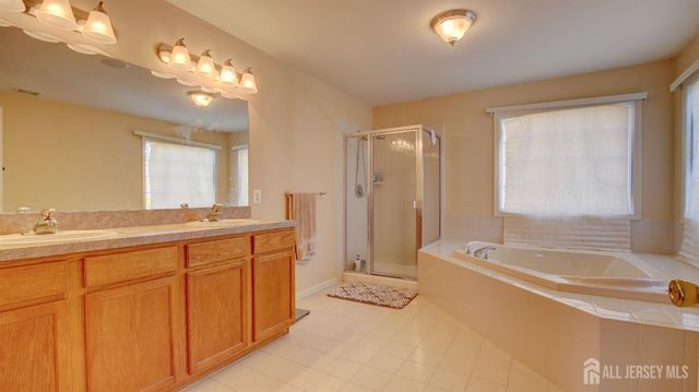 10 Arlene Drive, Monroe, NJ 08831