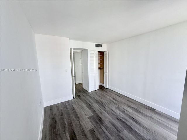 1450 Brickell Bay Dr 1405, Miami, FL 33131