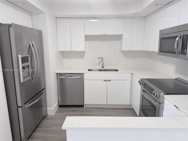 1450 Brickell Bay Dr 1405, Miami, FL 33131