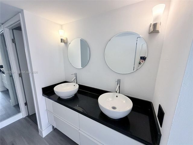 1450 Brickell Bay Dr 1405, Miami, FL 33131