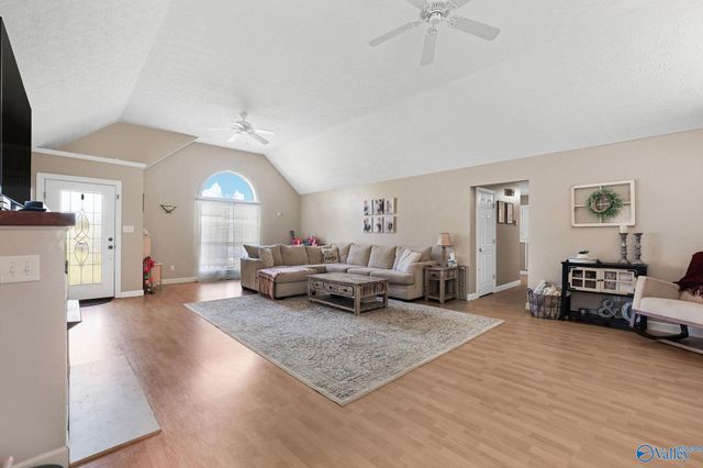 684 County Road 88, Trinity, AL 35673