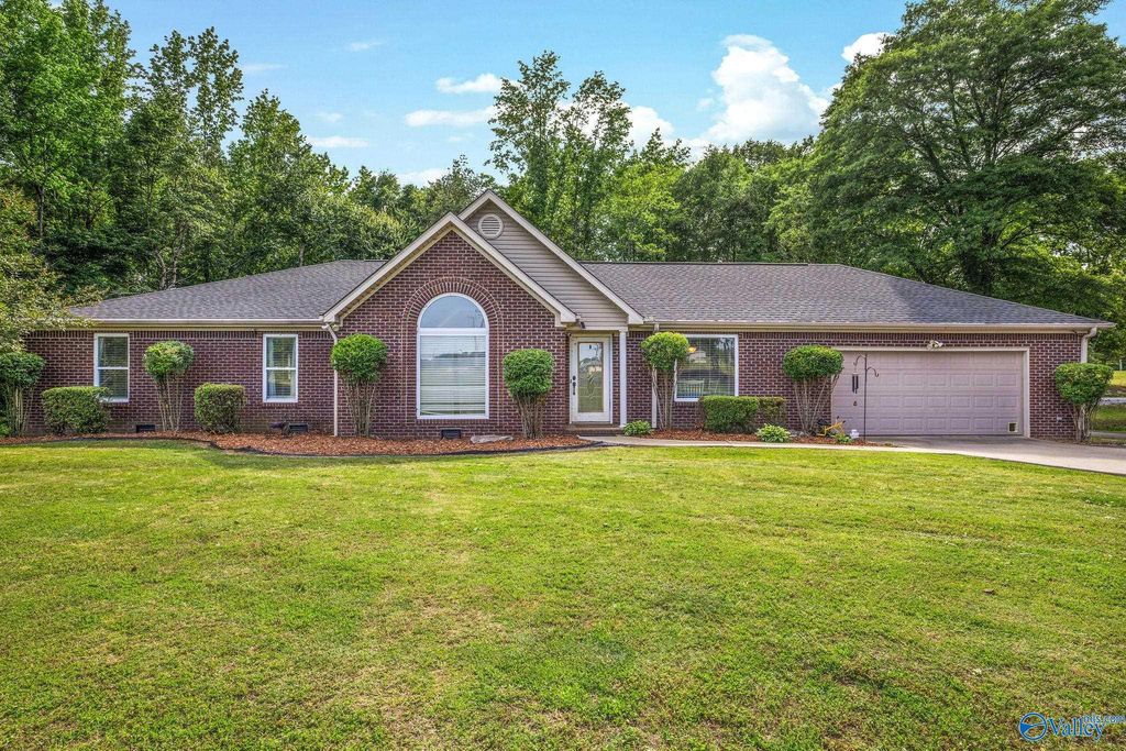 684 County Road 88, Trinity, AL 35673