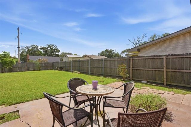4020 Pleasant Drive, Lake Charles, LA 70605