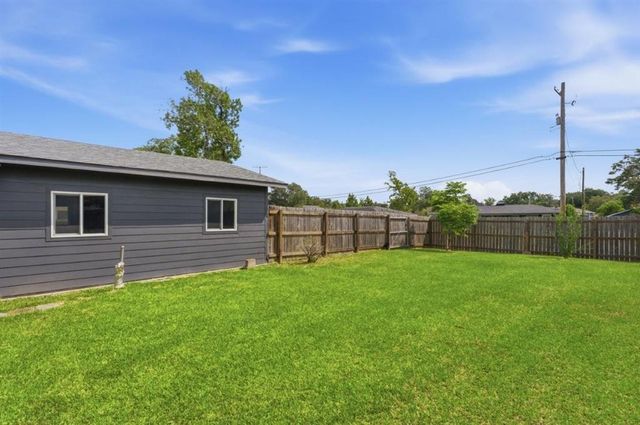 4020 Pleasant Drive, Lake Charles, LA 70605