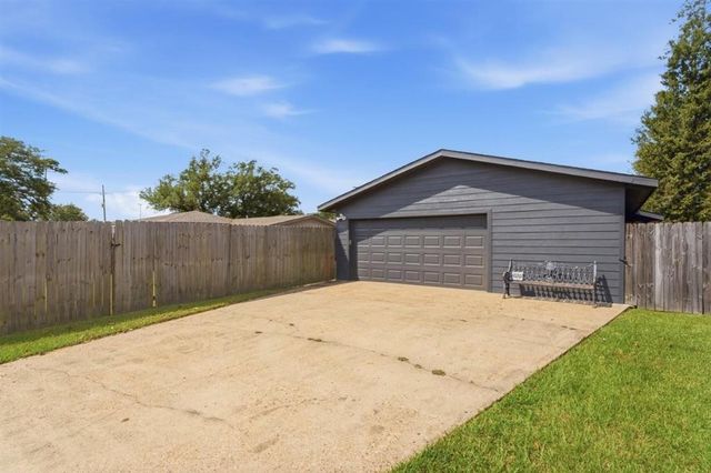 4020 Pleasant Drive, Lake Charles, LA 70605