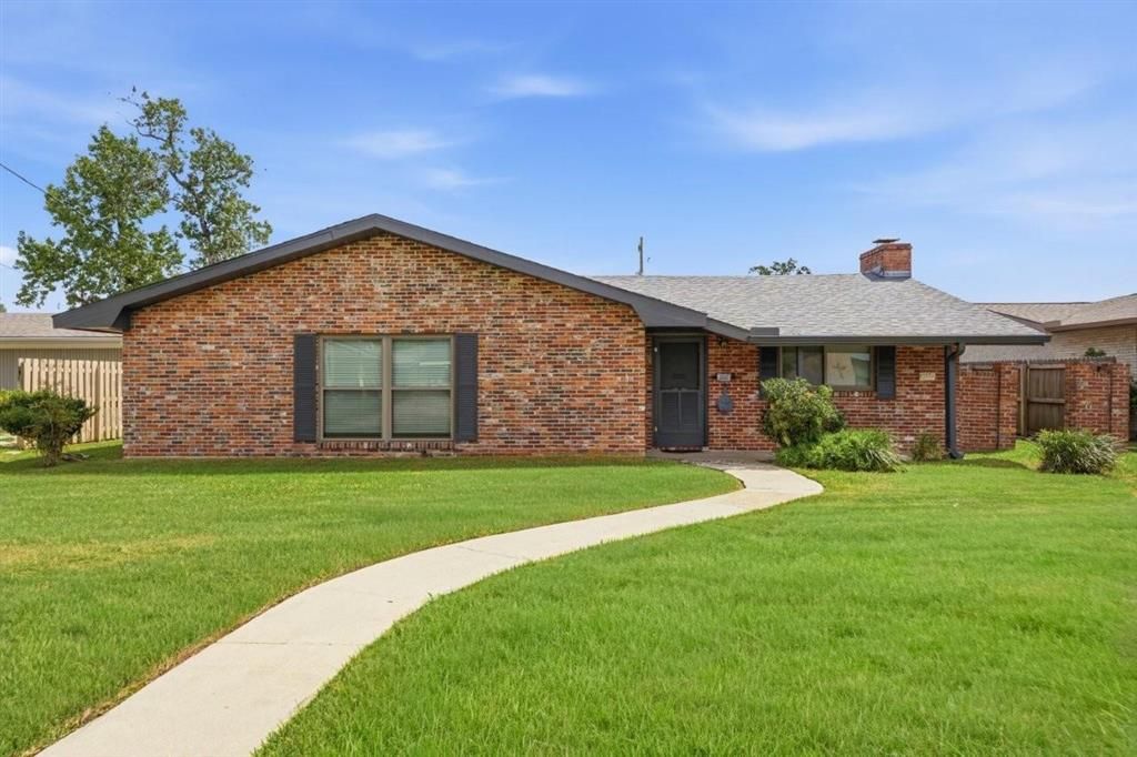 4020 Pleasant Drive, Lake Charles, LA 70605