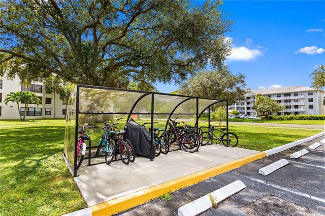 1719 Whitehall Drive 104, Davie, FL 33324