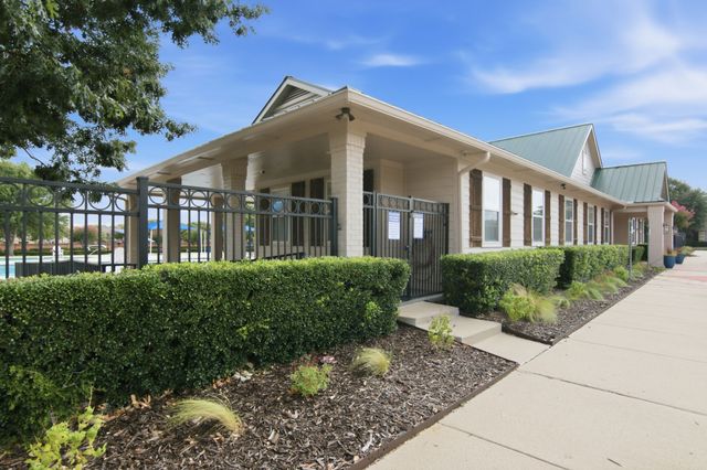 9736 Snowbell Lane, Fort Worth, TX 76036