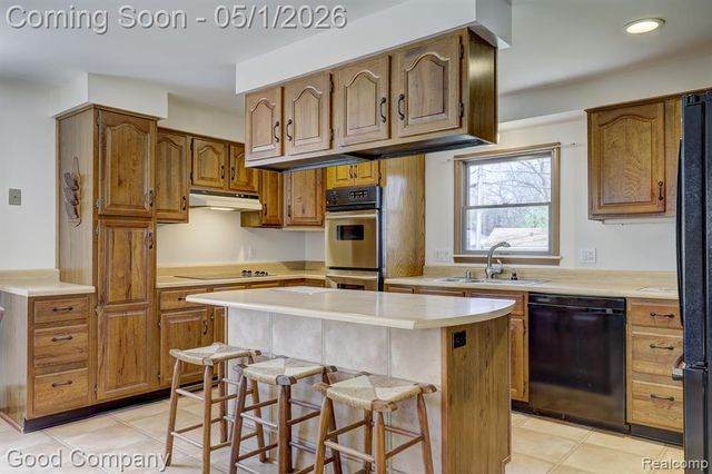 575 S Briarvale Drive, Auburn Hills, MI 48326