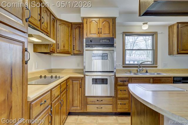 575 S Briarvale Drive, Auburn Hills, MI 48326
