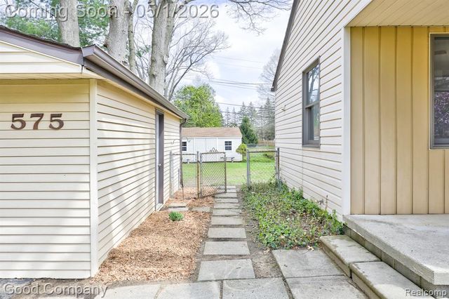 575 S Briarvale Drive, Auburn Hills, MI 48326