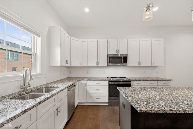 856 S Park Trail Drive, Carmel, IN 46032