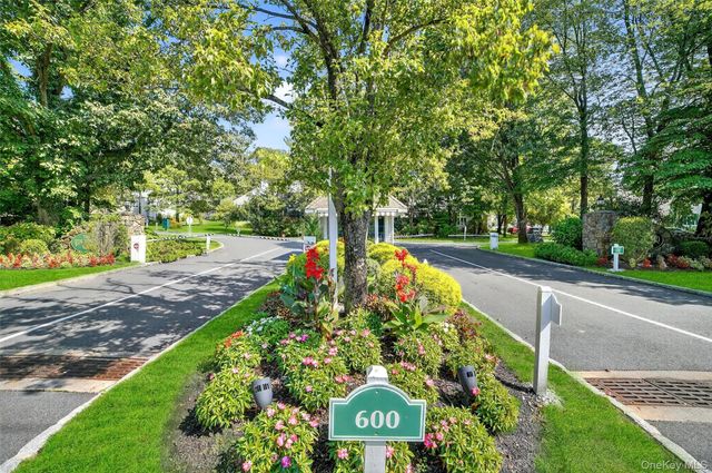 19 Pondview Lane 19, Yonkers, NY 10710
