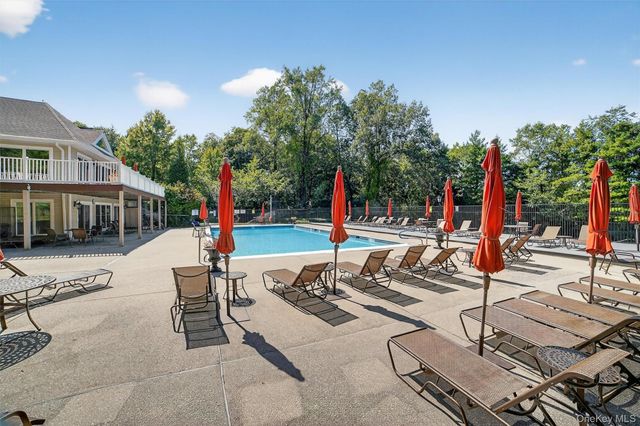 19 Pondview Lane 19, Yonkers, NY 10710