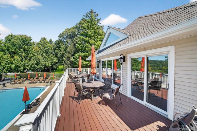 19 Pondview Lane 19, Yonkers, NY 10710