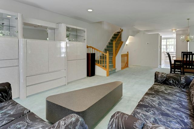19 Pondview Lane 19, Yonkers, NY 10710