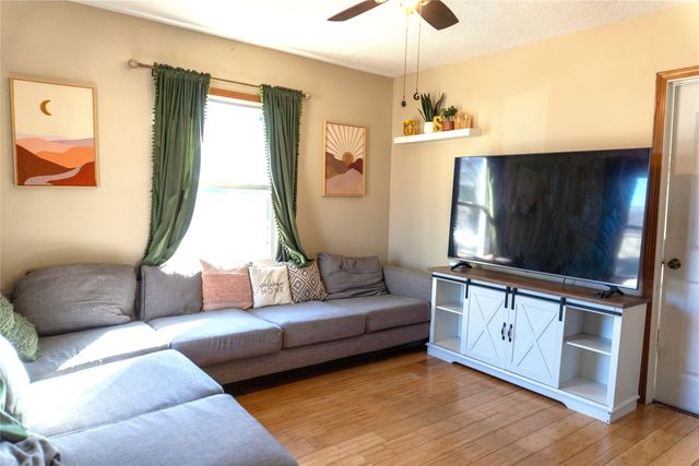 824 E 22nd Court, Des Moines, IA 50317