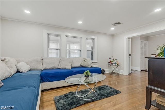 8 John St, Montville Twp., NJ 07058