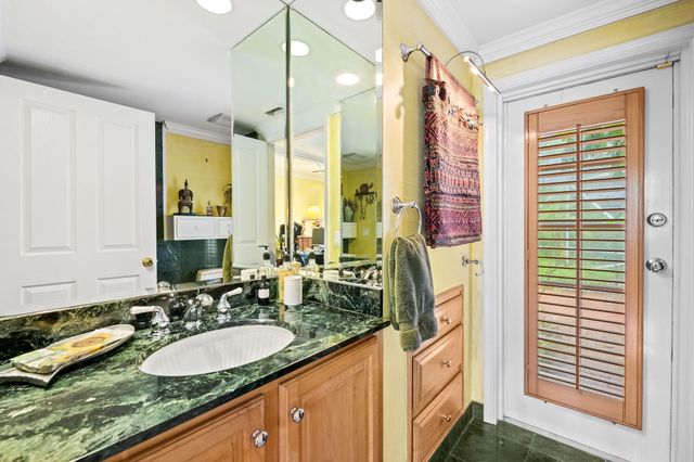 3951 SW 56th Ct, Fort Lauderdale, FL 33312