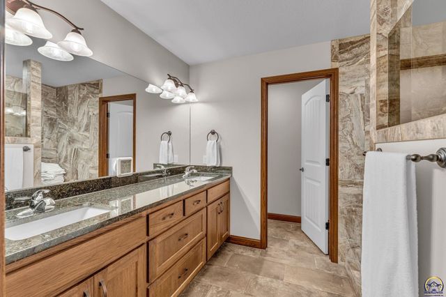 3430 NW 34th CIR, Topeka, KS 66618