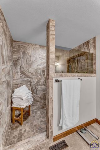 3430 NW 34th CIR, Topeka, KS 66618