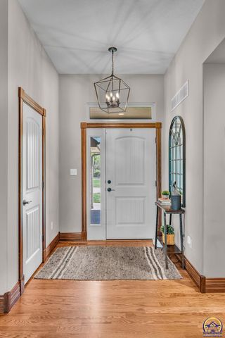 3430 NW 34th CIR, Topeka, KS 66618