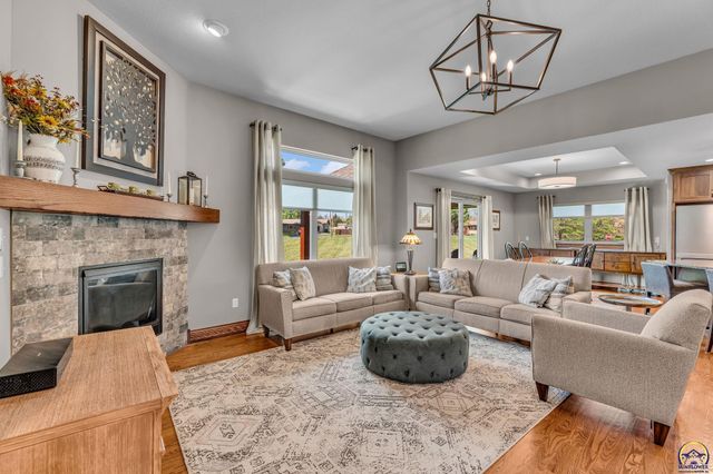 3430 NW 34th CIR, Topeka, KS 66618