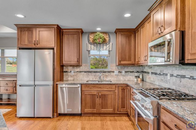 3430 NW 34th CIR, Topeka, KS 66618