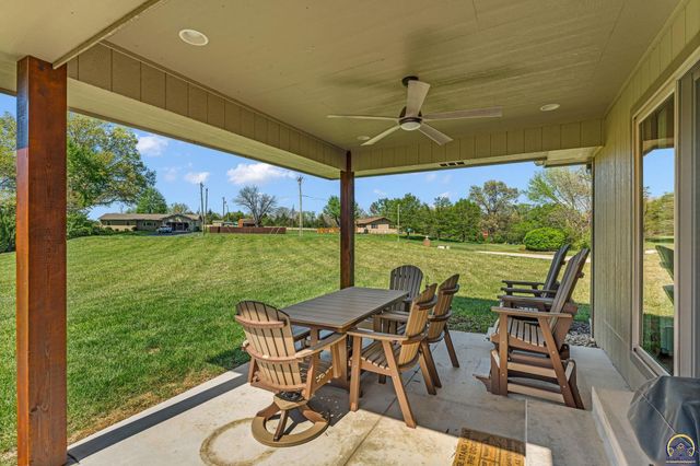 3430 NW 34th CIR, Topeka, KS 66618