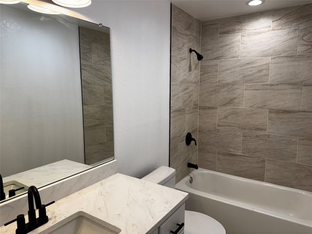 530 Lois Circle, Granbury, TX 76049