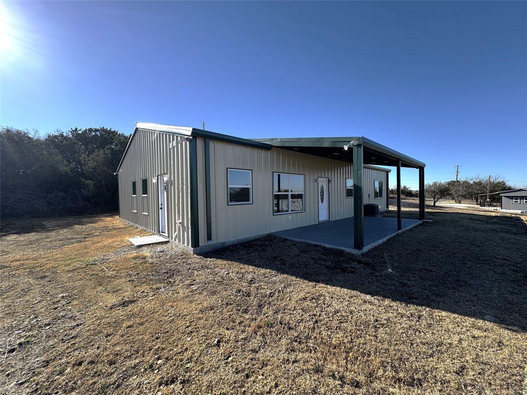 530 Lois Circle, Granbury, TX 76049